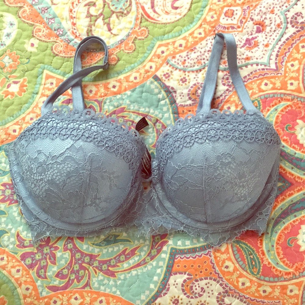 34 D Victoria’s Secret Very Sexy bra